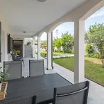 Awesome In With Swimming Pool *