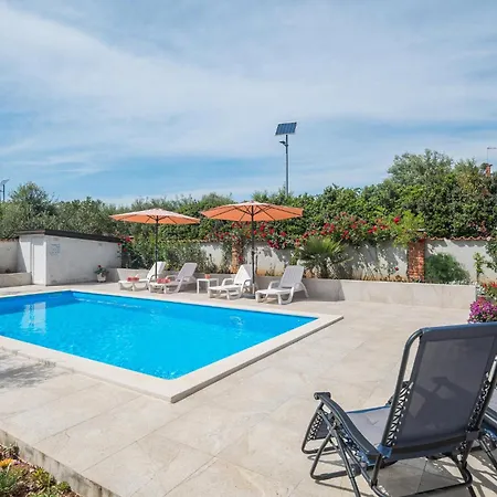 Lejlighed Awesome In With Swimming Pool