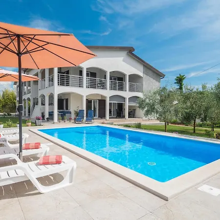 Beautiful In With Wi-fi Apartment