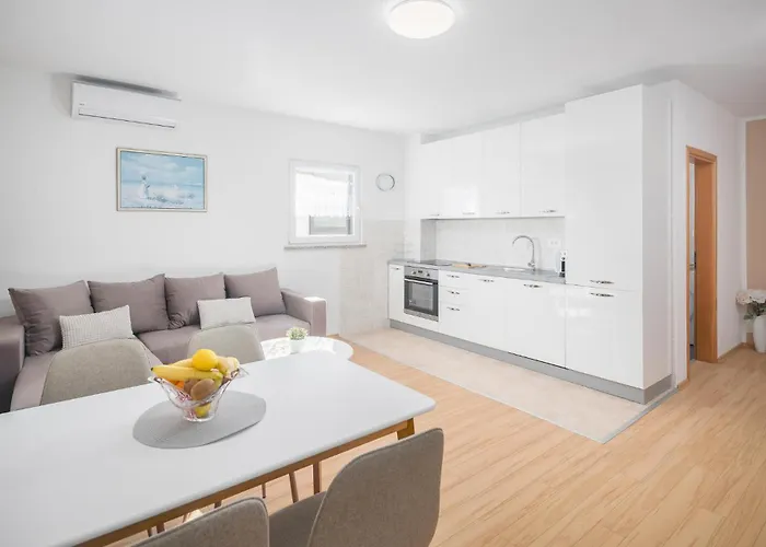 Appartement 1 Bedroom Awesome In Nova Vas (Porec)
