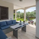 Awesome In With Swimming Pool Apartman *