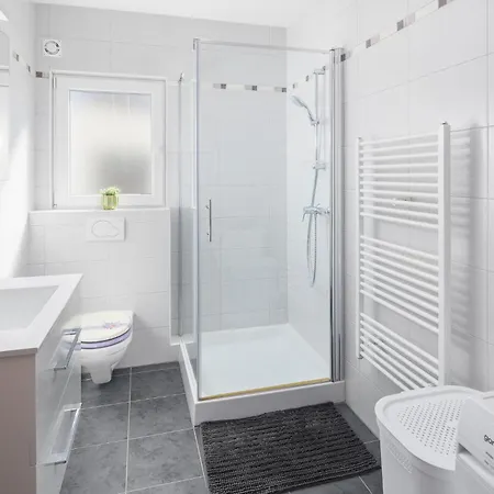 1 Bedroom Awesome In Nova Vas (Porec)