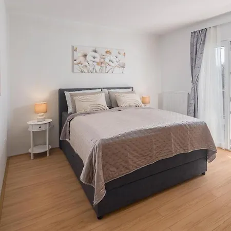 1 Bedroom Awesome In Lejlighed Nova Vas (Porec)