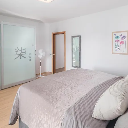 1 Bedroom Awesome In 아파트 *