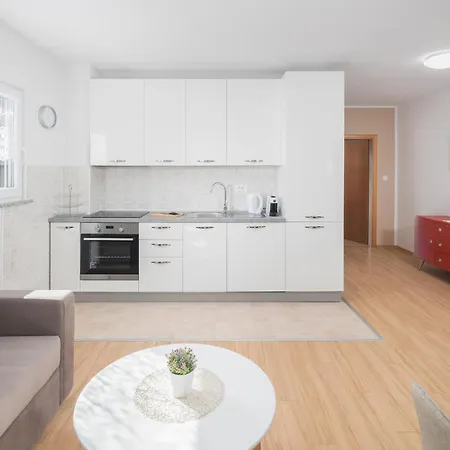 Awesome In With Swimming Pool Apartman