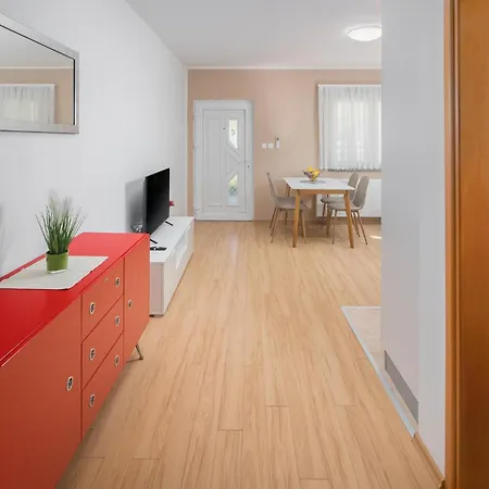 1 Bedroom Awesome In * Nova Vas (Porec)