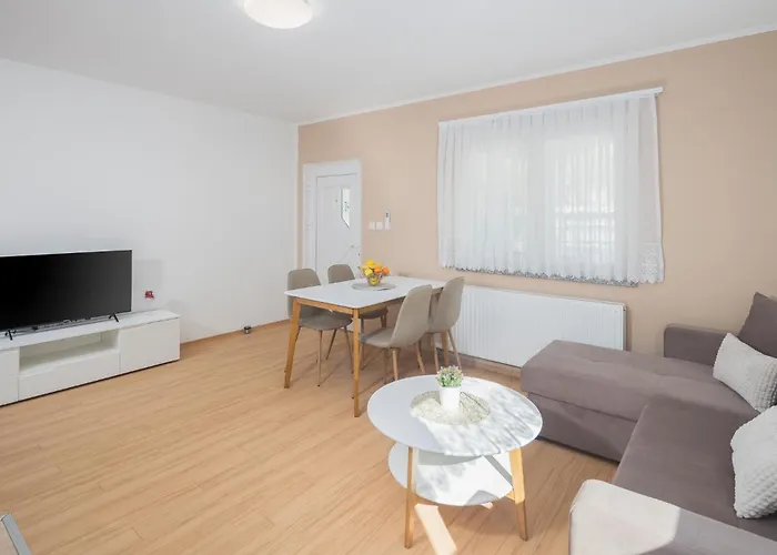 1 Bedroom Awesome In Nova Vas (Porec)