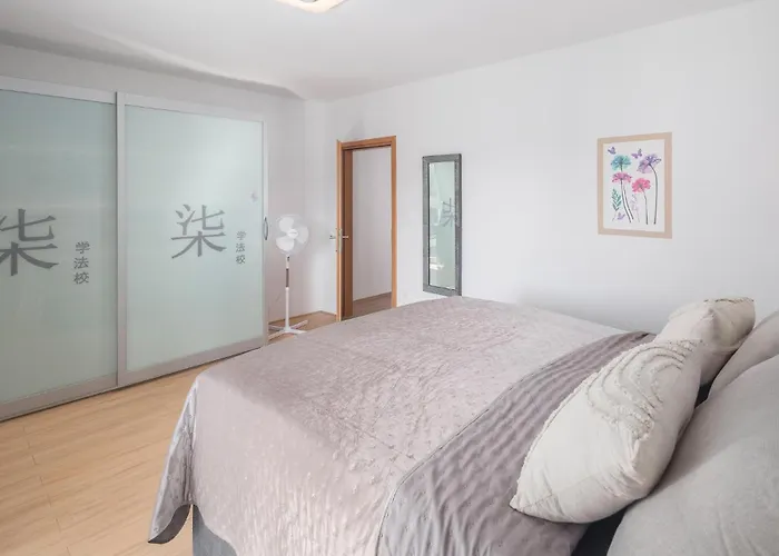 1 Bedroom Awesome In Apartamento *